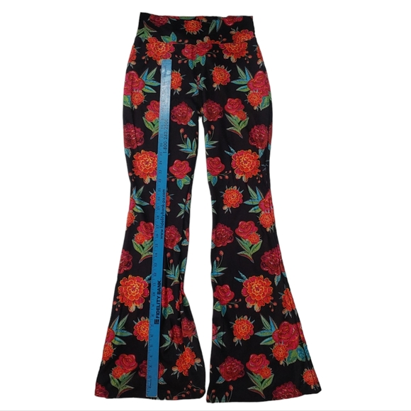 CRAZY TRAIN Sassy Seniorita Bell Legging Pants Black and Red Floral Size Medium - Picture 3 of 7
